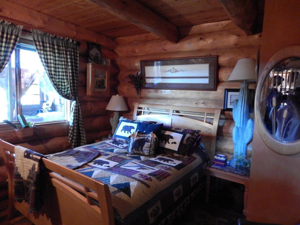 Idle Spurs Log Cabin Bed & Breakfast Black Diamond エクステリア 写真
