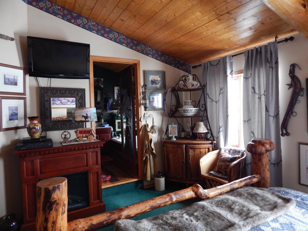 Idle Spurs Log Cabin Bed & Breakfast Black Diamond エクステリア 写真